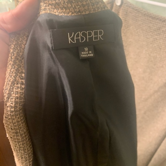 Suit - Picture 3 of 6